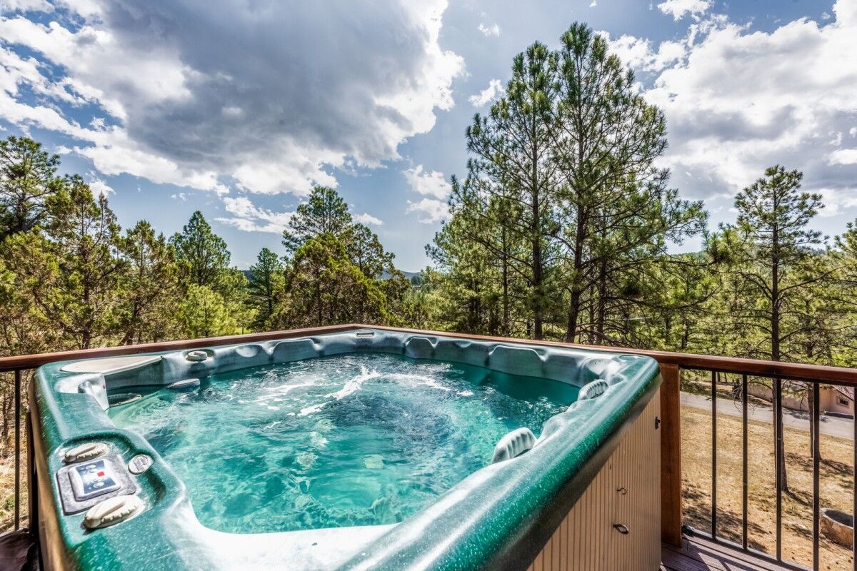 big rock vacation rental hot tub in ruidoso