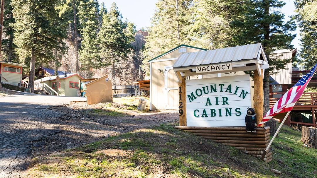 mountain air cabins sign
